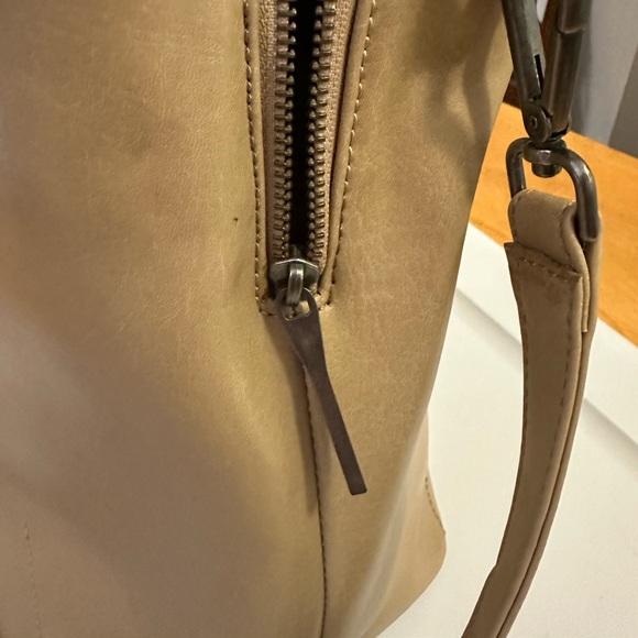 Matt &Nat satchel bag purse. Great for work or weekend! Vegan leather. - Picture 3 of 10
